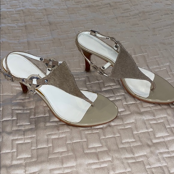 Size 6 1/2 Calvin Klein nude heels - Picture 3 of 7